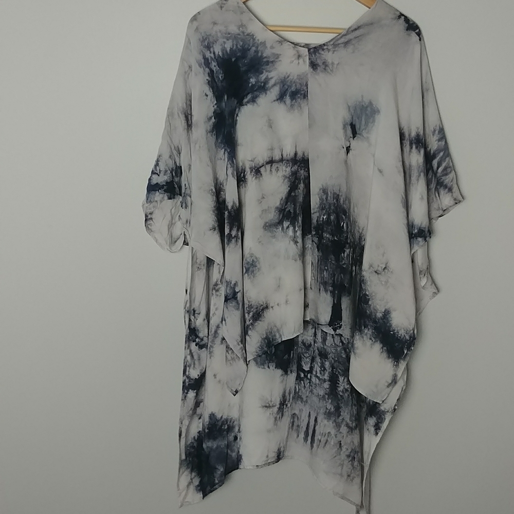 Umgee USA Tie Die High Low V neck Light Weight Blouse